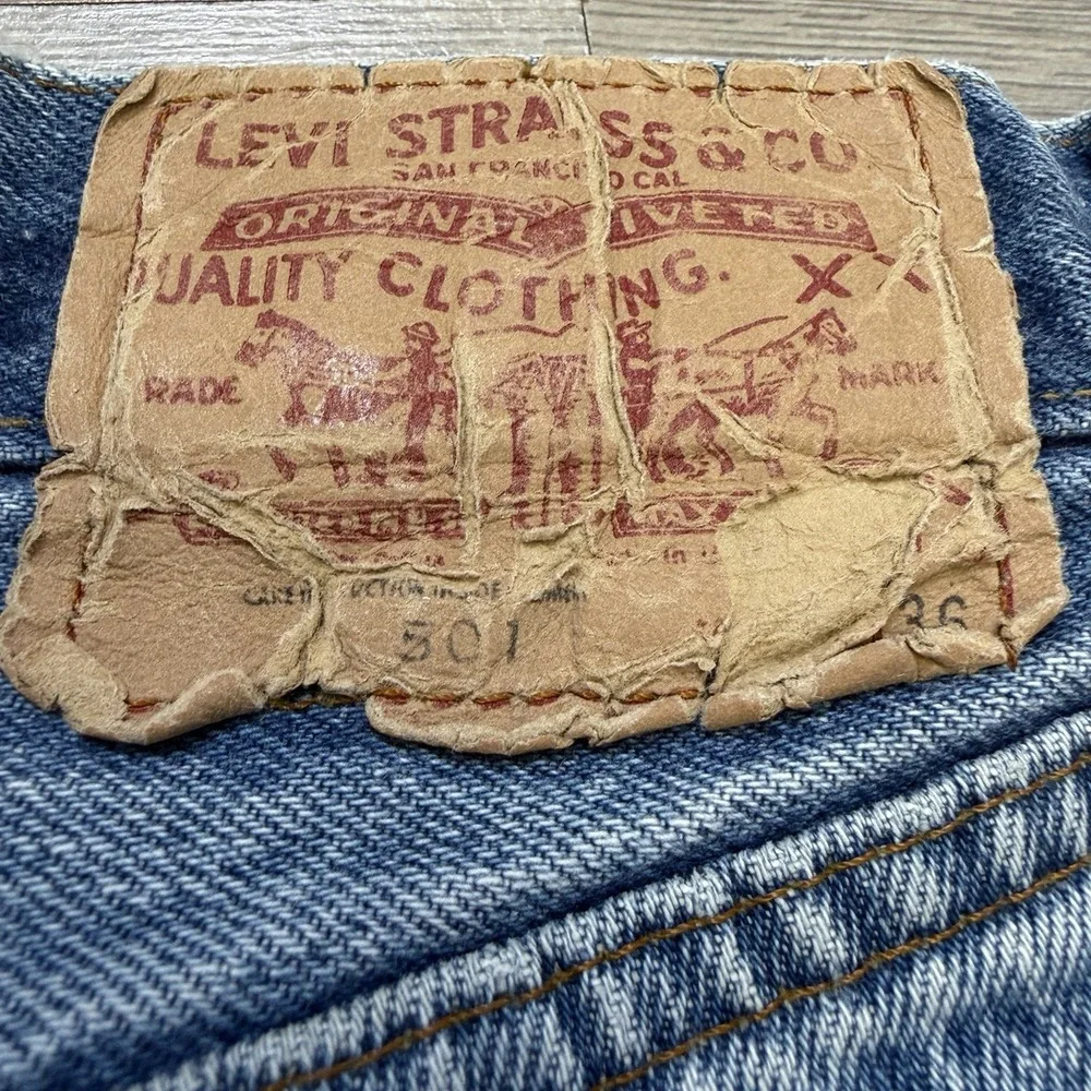 Vintage 1983 Levi's 501 Jeans Mens 35x32 Faded Blue USA Button Fly Denim